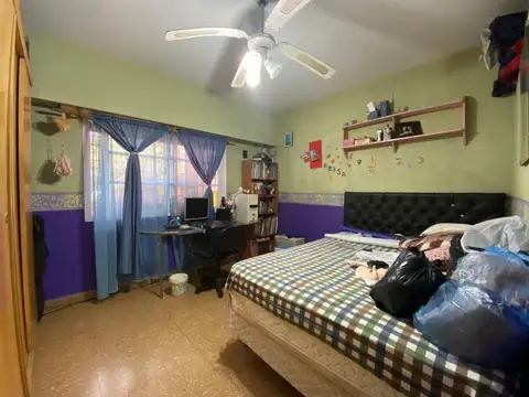 CASA 5 AMB EN VENTA CON PILETA EN CENTRO LAFERRERE