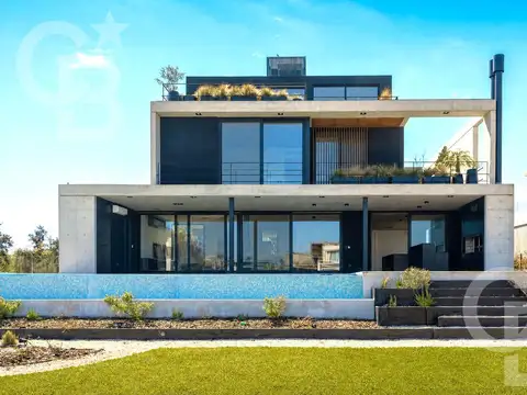 Venta Casa en El Yacht Nordelta - Amarra Propia - 4 dormitorios - Pileta - Parrilla