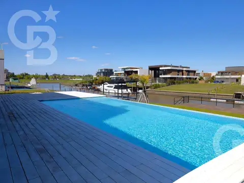 Venta Casa en El Yacht Nordelta - Amarra Propia - 4 dormitorios - Pileta - Parrilla