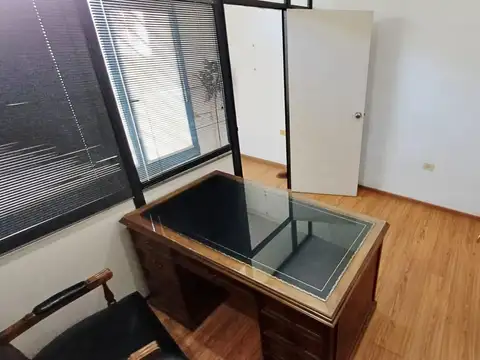 Local en Alquiler en Parque Chacabuco, $ 450.000