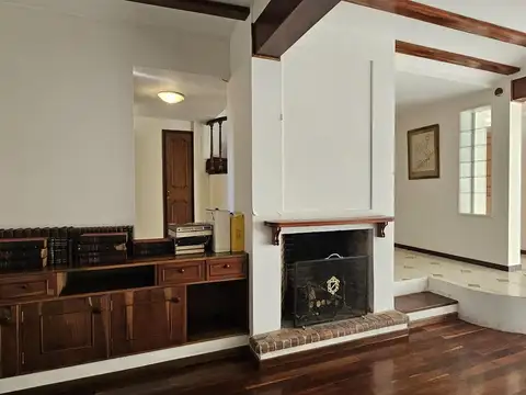 Casa 5 ambientes con 3 baños