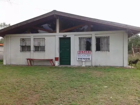 CASA - 3 DORMITORIOS - BARRIO EZCURRA