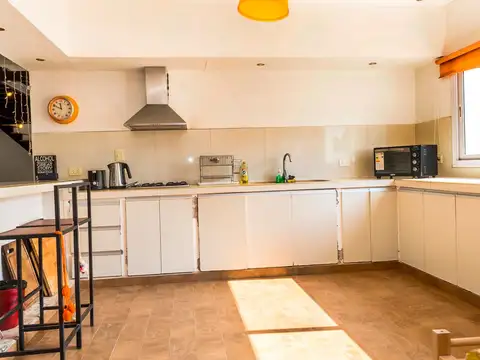 Casa 5 ambientes con 3 baños