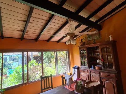 Casa 4 ambientes con 2 baños