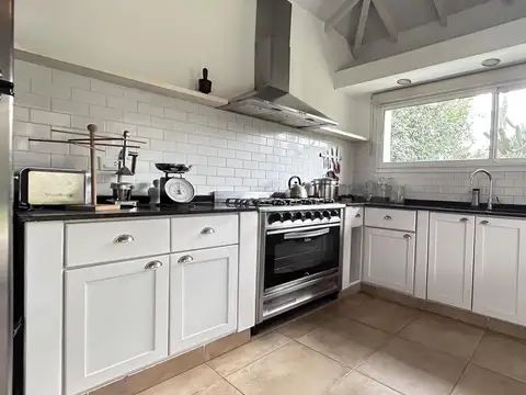 Casa en venta en CC Mapuche en una planta con piscina