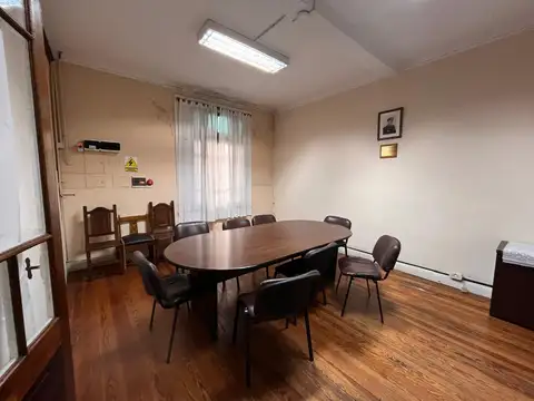 Oficina 7 ambientes con 2 baños