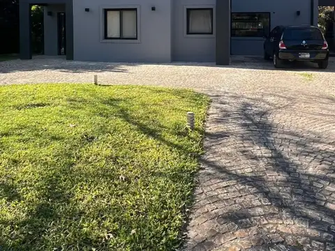 LA PEREGRINA CLUB DE CAMPO  (   27565 ) 100