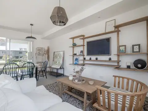 Casa 4 ambientes con 2 baños