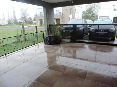 Casa en Venta en Countries y Barrios Cerrados en La Plata, USD 255.000