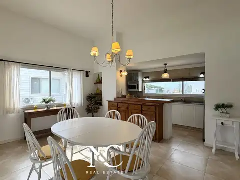 Casa 4 ambientes con 2 baños