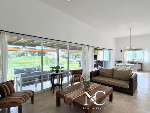 Casa en venta en Costa Esmeralda con gas natural