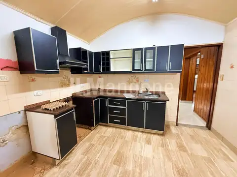Casa en Alquiler con 3 cocheras