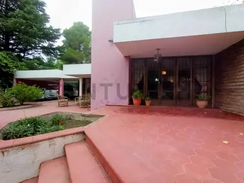 CASA EN VENTA EN CALLE PUEYRREDÓN – CHACRAS DE CORIA