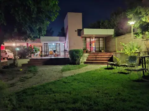 Casa en Venta con 2 cocheras