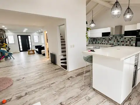 Depto Tipo Casa en Venta con 1 cocheras