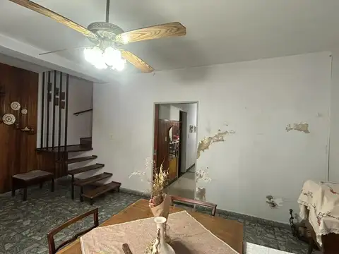Casa 4 ambientes con 1 baño