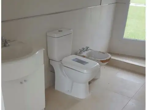 Casa 4 ambientes con 4 baños