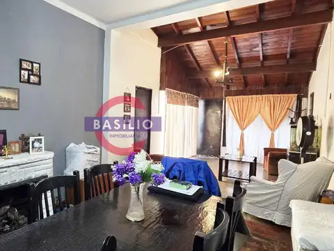 VENTA CASA 4 AMBIENTES CON GRAN JARDÍN, PARRILLA Y PILETA – MALVINAS ARGENTINAS