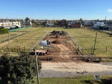 - VENTA TERRENOS 370 m2 - CALLE 4 E 499 Y 500 -