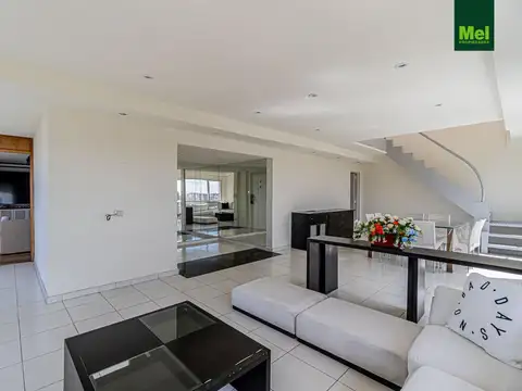 Departamento en Alquiler con 1 cocheras