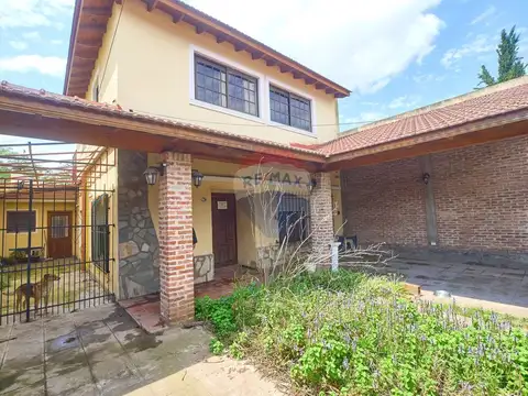 CASA EN VENTA VARELA 4 DORMITORIOS QUINCHO PILETA