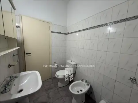 Depto Tipo Casa en Alquiler 50 años