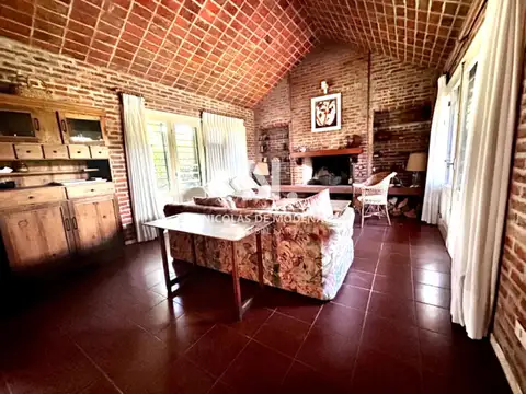 Casa 4 ambientes con 2 baños