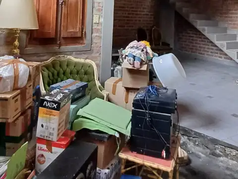 Casa en venta Calle Ambrosetti y Gabriela Mistral B° Belgrano Neuquén.-