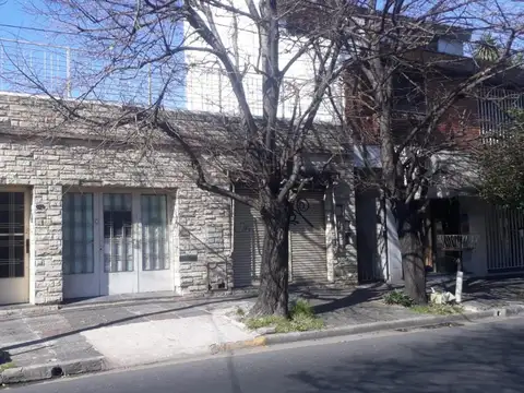 VENTA- LOTE CON 2 VIVIENDAS - IDEAL DESARROLLO - RAMIOS MEJA