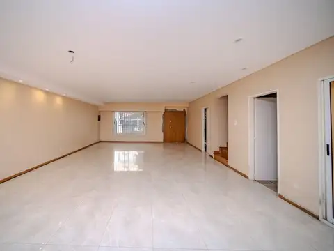VENTA CASA 6 AMB FLORES PISCINA COCHERA PERMUTA