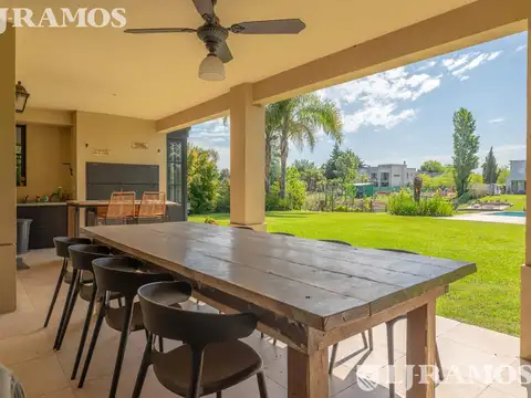 Casa 7 ambientes con 3 baños