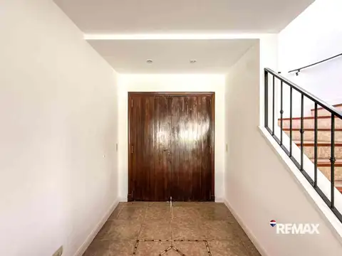 Casa en Venta con 4 cocheras