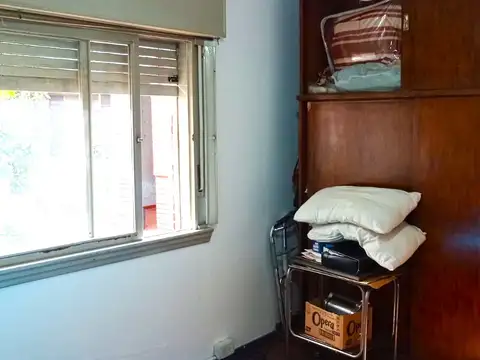 EN VENTA - EXCELENTE PROPIEDAD COMERCIAL - DOS LOCALES SOBRE AV PTE PERON MÁS CASA 3 AMB. C/COCHERA