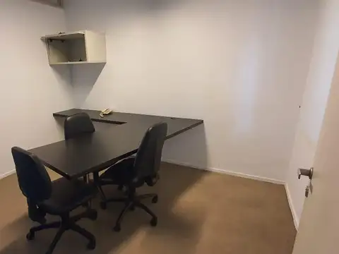 Excelente oficina en muy buen estado al frente en PB!