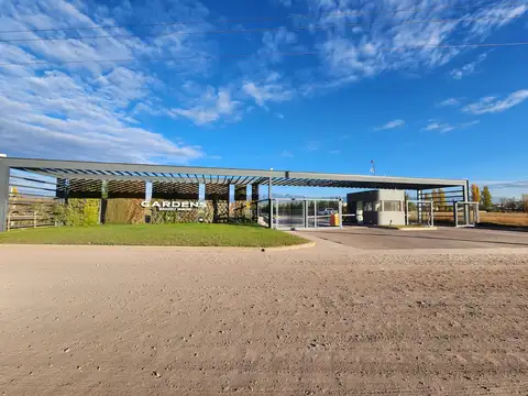 Gardens : Acceso sur lateral oeste  al 2200