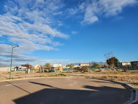 Gardens : Acceso sur lateral oeste  al 2200