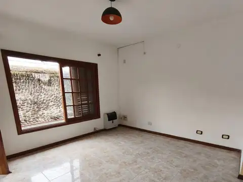 Depto Tipo Casa en Alquiler de 2 dormitorios