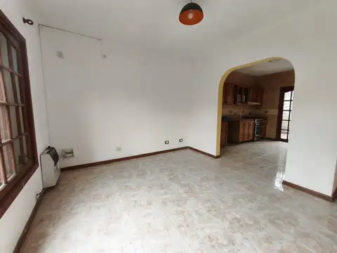 Depto Tipo Casa en Alquiler en Villa Ballester, $ 900.000