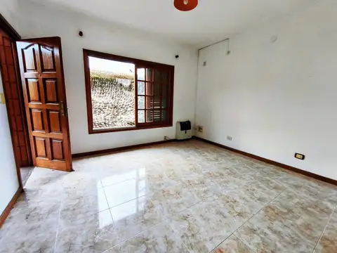 Depto Tipo Casa en Alquiler de 3 ambientes