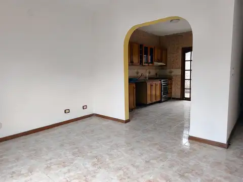 Depto Tipo Casa en Alquiler con 1 cocheras
