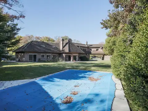 Casa en venta en el Olivos Golf sobre gran lote en esquina- Teresa Urdapilleta Propiedades