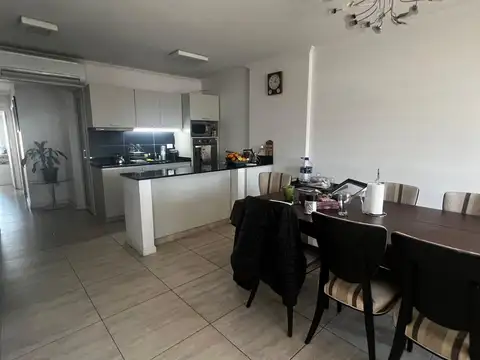 Departamento de  3 ambi con 2 baños.  y cochera