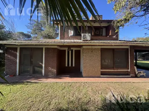 VENTA | OPORTUNIDAD Gran CASA QUINTA c/3 Viviendas, Pileta y Hermoso Jardin | Barrio La Bota