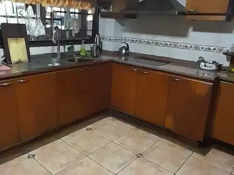 Casa 5 ambientes con 4 baños