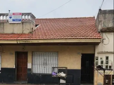 Cnel. Molinedo e/ San Vladimiro y Manuel Castro