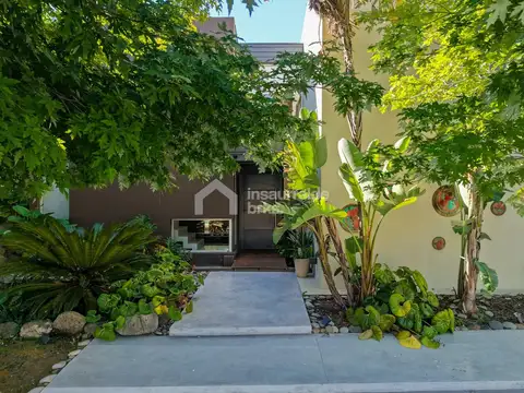 Casa 6 ambientes en venta en Santa Catalina Villanueva  A la Laguna con gran espejo!
