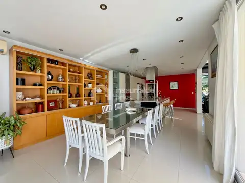 Casa 6 ambientes con 5 baños