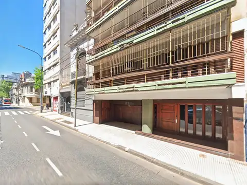 Piso amplio 4 ambientes con dependencia y cochera en Flores - Ubicacion privilegiada