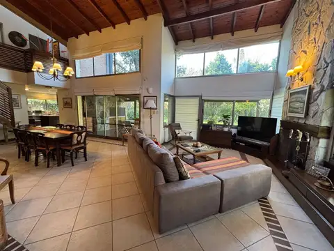 Casa 6 ambientes con 3 baños