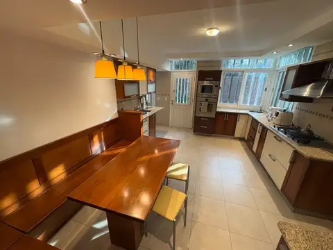 Importante Casa de 4 Ambientes en Quilmes residencial reciclada a nuevo, Apta crédito!